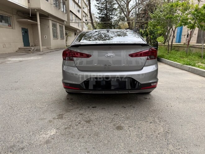 Hyundai Elantra-4