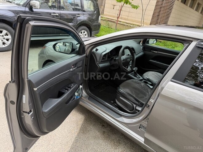 Hyundai Elantra-7