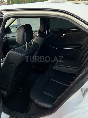 Mercedes E 200-11