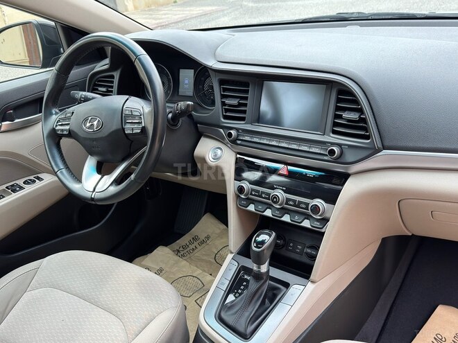 Hyundai Elantra-8