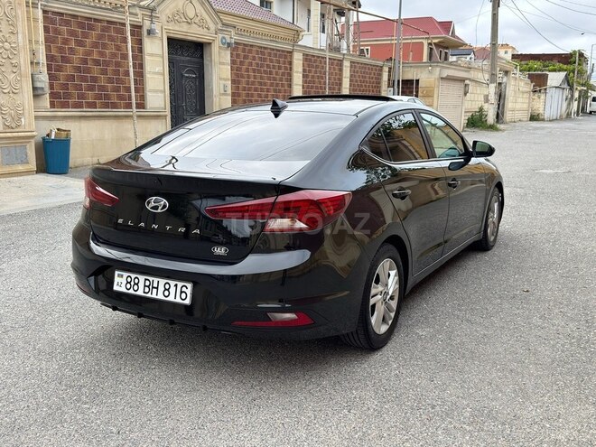 Hyundai Elantra-6