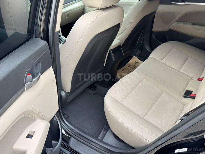 Hyundai Elantra-10