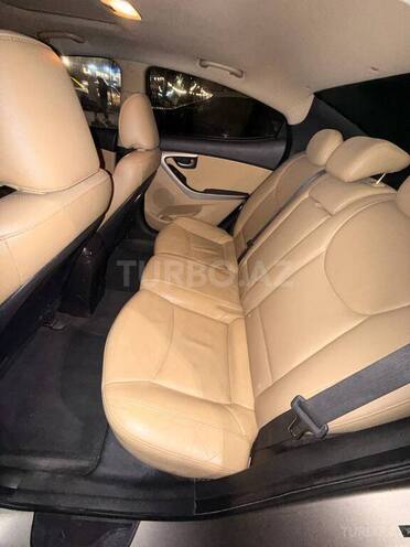 Hyundai Elantra-4