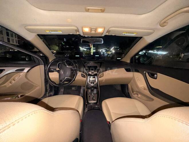 Hyundai Elantra-3