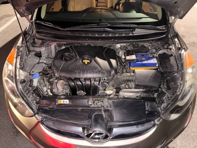 Hyundai Elantra-5