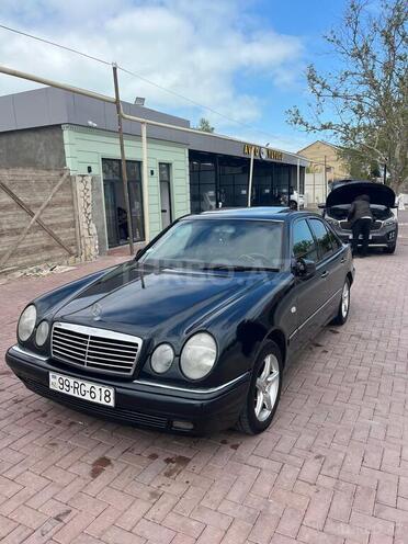 Mercedes E 280-5