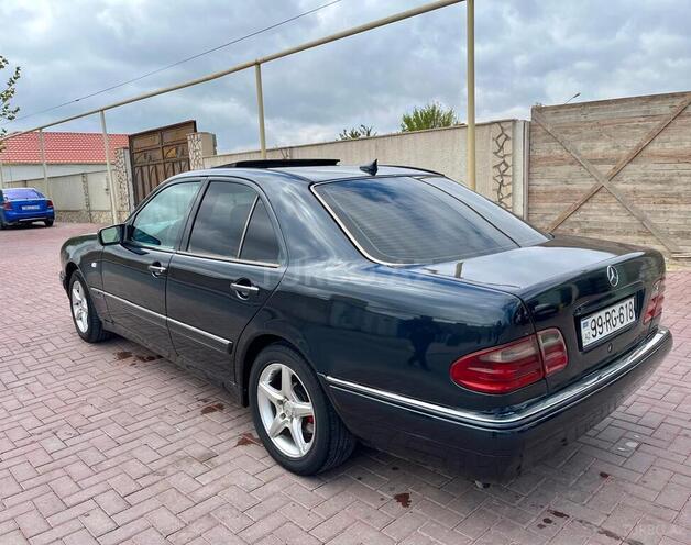 Mercedes E 280-17