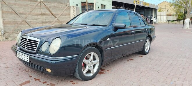 Mercedes E 280-11