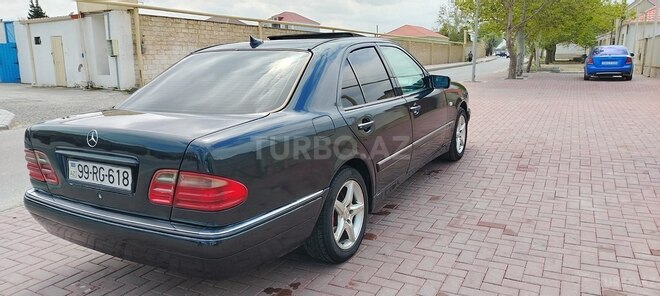 Mercedes E 280-13
