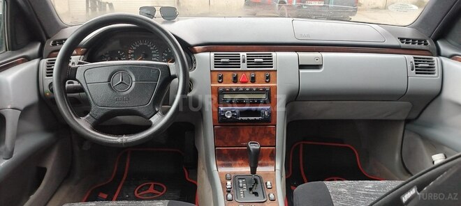 Mercedes E 280-21