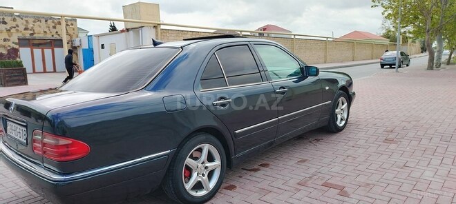 Mercedes E 280-10