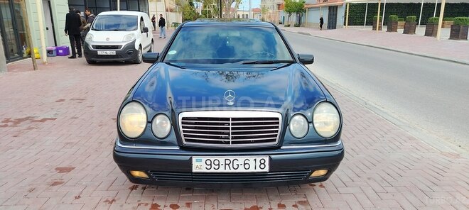 Mercedes E 280-1