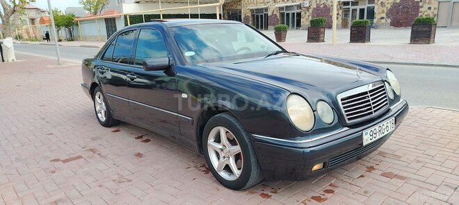 Mercedes E 280-9