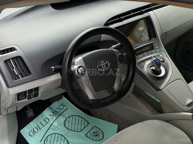Toyota Prius-7