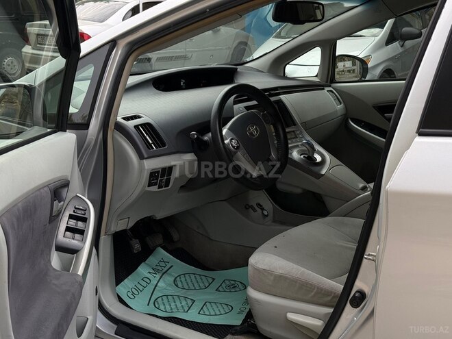 Toyota Prius-8