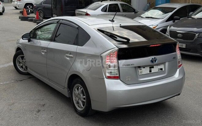 Toyota Prius-5