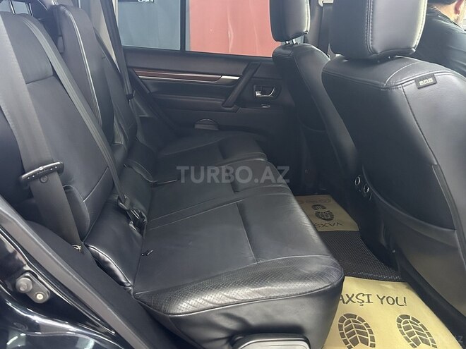 Mitsubishi Pajero-17