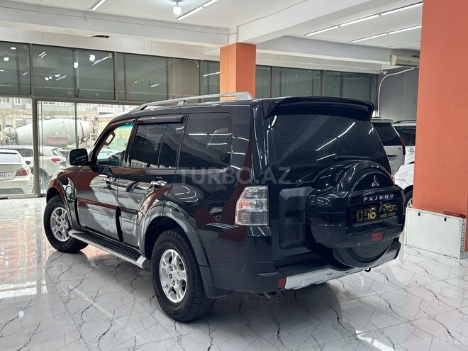 Mitsubishi Pajero-9
