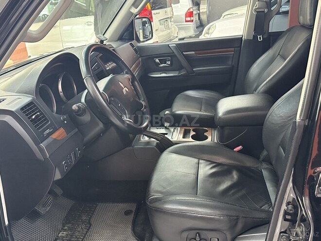Mitsubishi Pajero-14