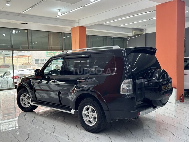 Mitsubishi Pajero-10