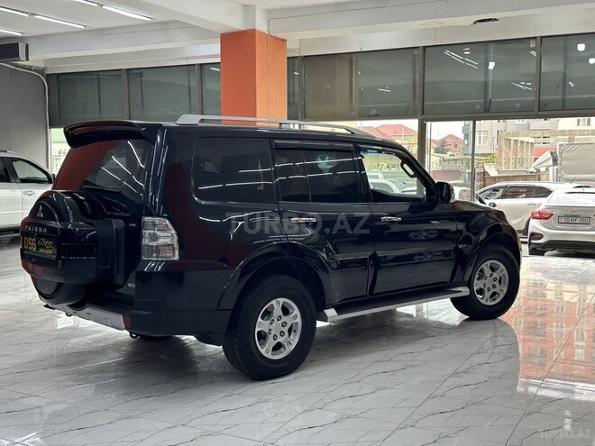 Mitsubishi Pajero-13