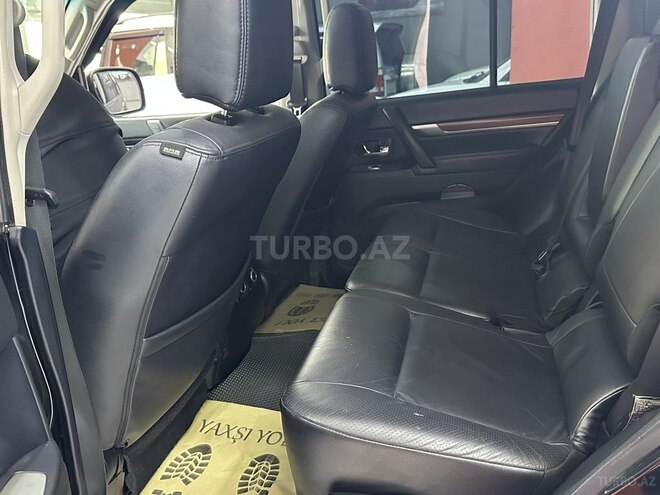 Mitsubishi Pajero-16