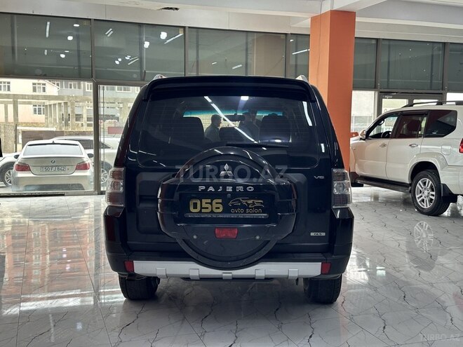 Mitsubishi Pajero-7