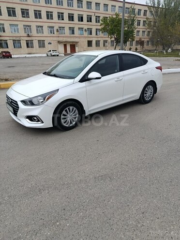 Hyundai Accent-3