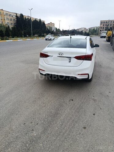 Hyundai Accent-2