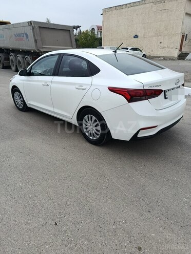 Hyundai Accent-5