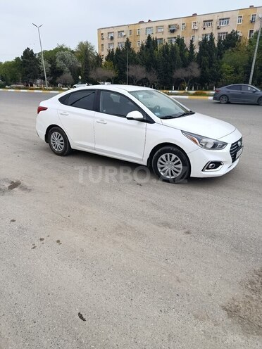 Hyundai Accent-4