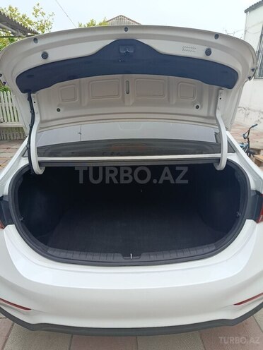 Hyundai Accent-6