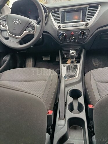 Hyundai Accent-7