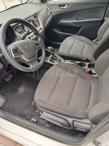Hyundai Accent-9