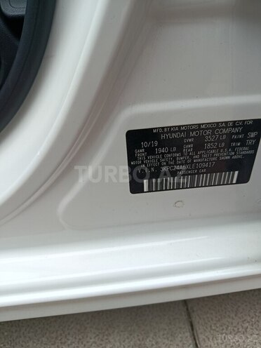 Hyundai Accent-11