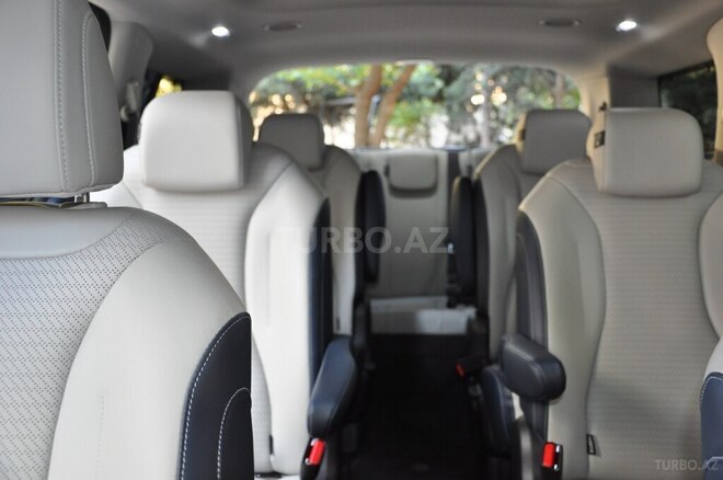 Kia Carnival-13