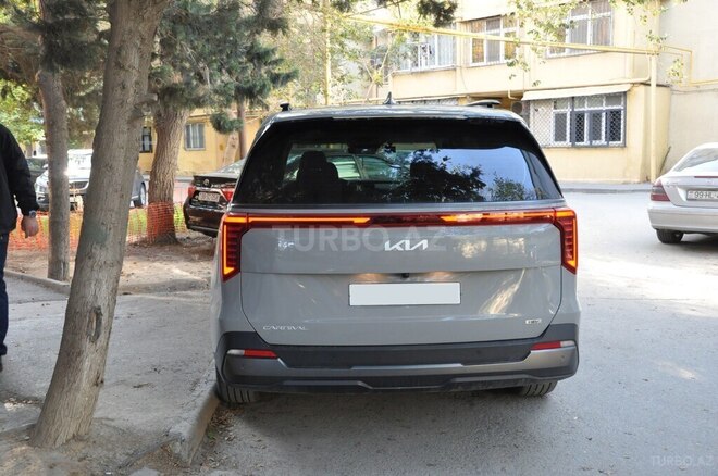 Kia Carnival-4