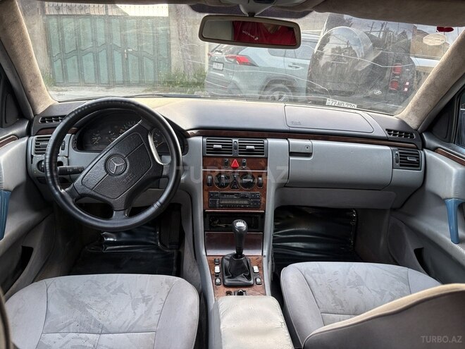 Mercedes E 220-4
