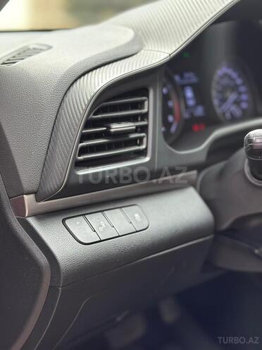 Hyundai Elantra-16
