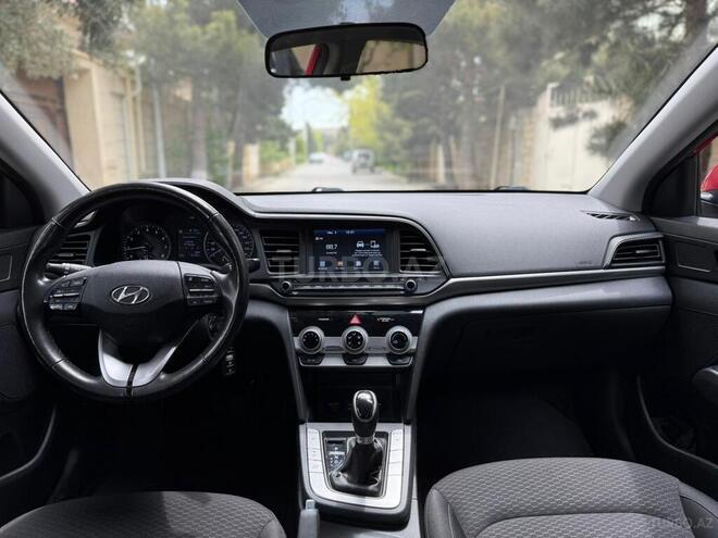 Hyundai Elantra-17
