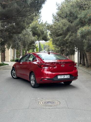 Hyundai Elantra-11