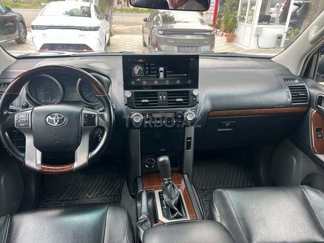 Toyota Land Cruiser Prado-17