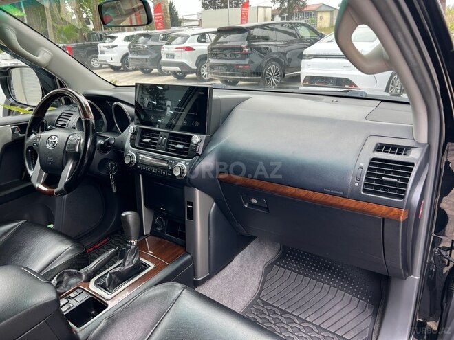 Toyota Land Cruiser Prado-16