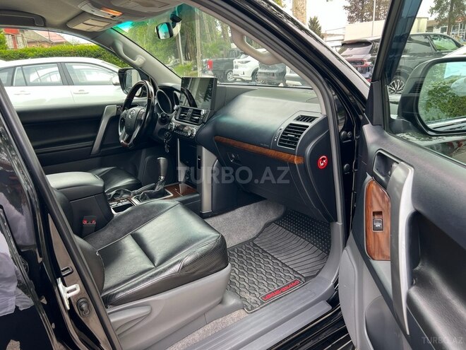 Toyota Land Cruiser Prado-12