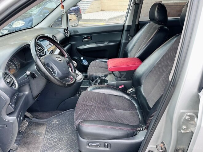 Kia Carens-8