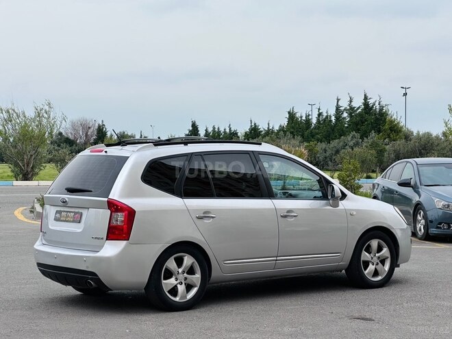 Kia Carens-21