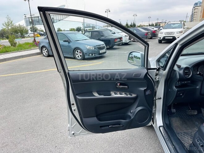 Kia Carens-9