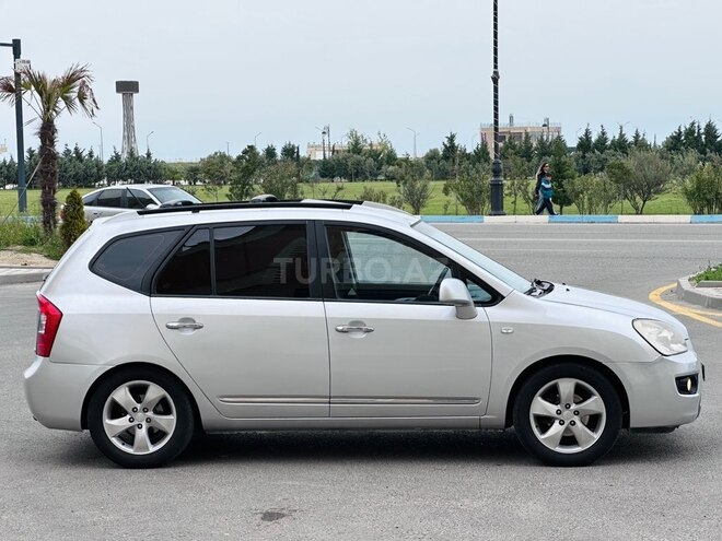 Kia Carens-17