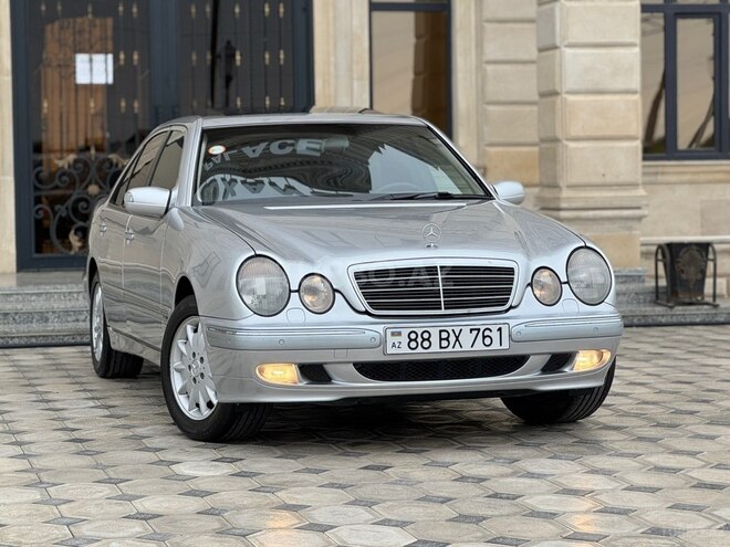 Mercedes E 240-4