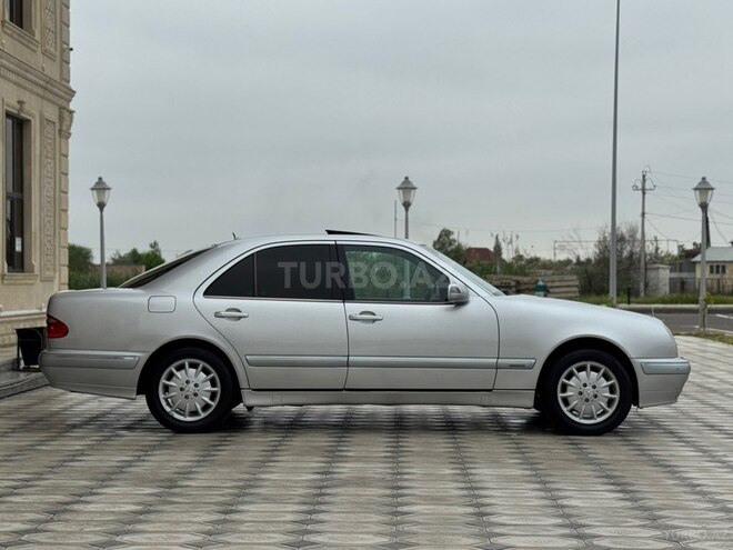 Mercedes E 240-5